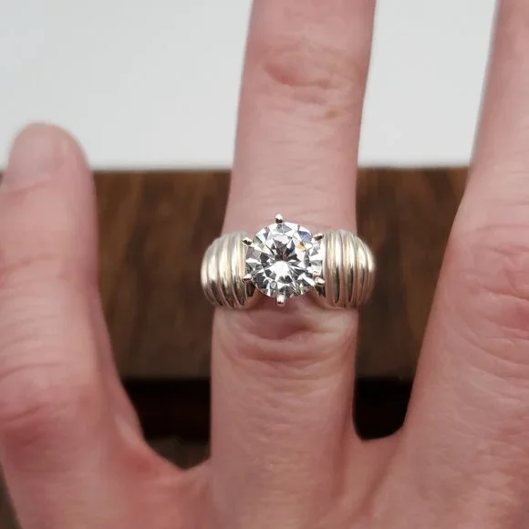 Size 6 925 Sterling Silver Clear Cubic Zirconia Unique Quality Ring - Picture 3 of 9